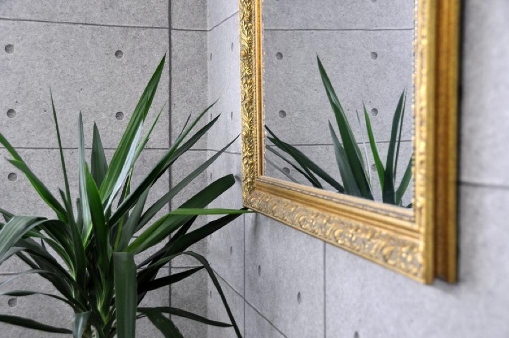 Větší zrcadlo s designovým rámem - inspirace od Šárka Horáková