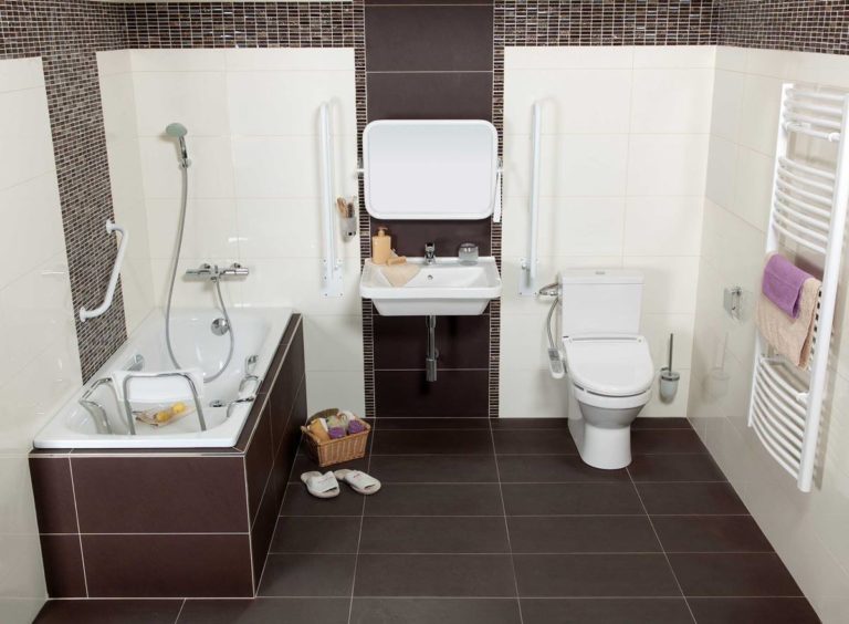 Jak prakticky a bezpečně zařídit koupelnu pro seniora?