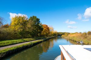 houseboat