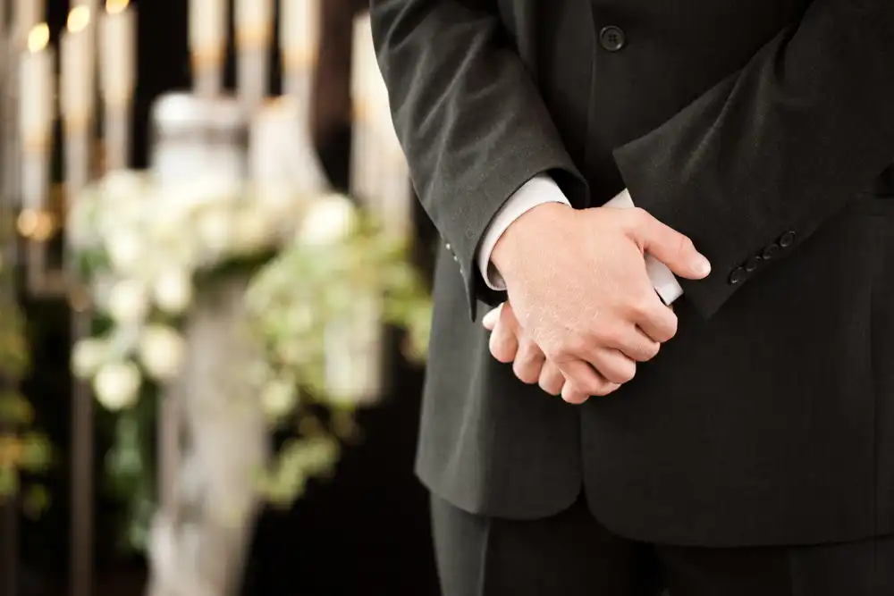 Jak se obléknout na pohřeb: co si vzít na sebe a čemu se vyhnout? 13 shutterstock 102560390