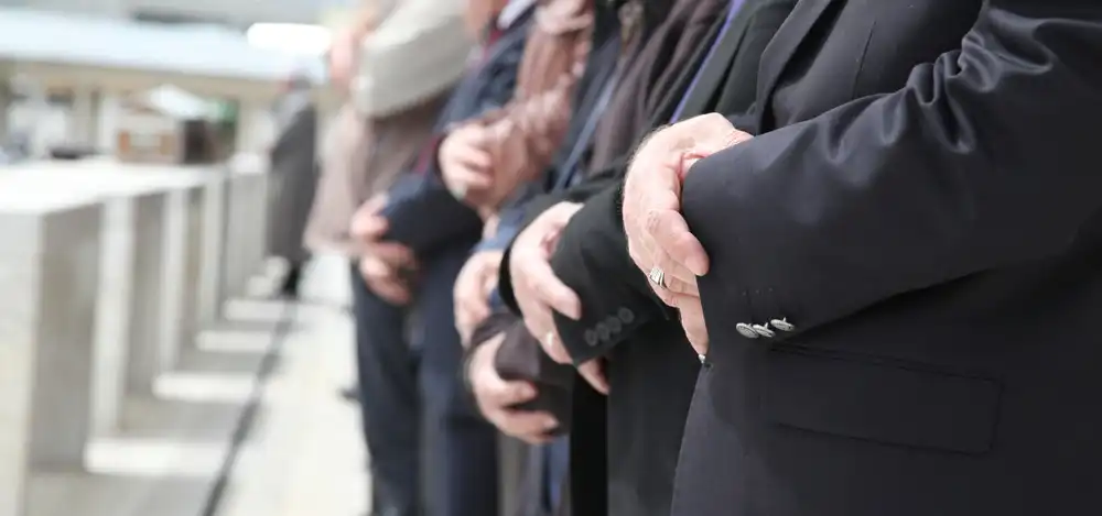 Jak se obléknout na pohřeb: co si vzít na sebe a čemu se vyhnout? 15 shutterstock 1058979167