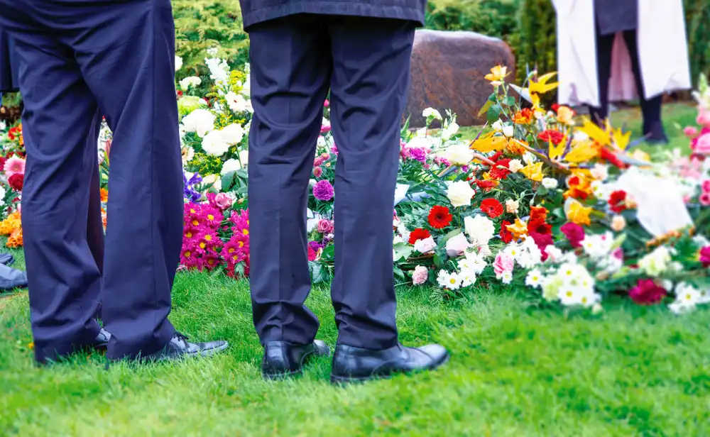 Jak se obléknout na pohřeb: co si vzít na sebe a čemu se vyhnout? 5 shutterstock 1622626903