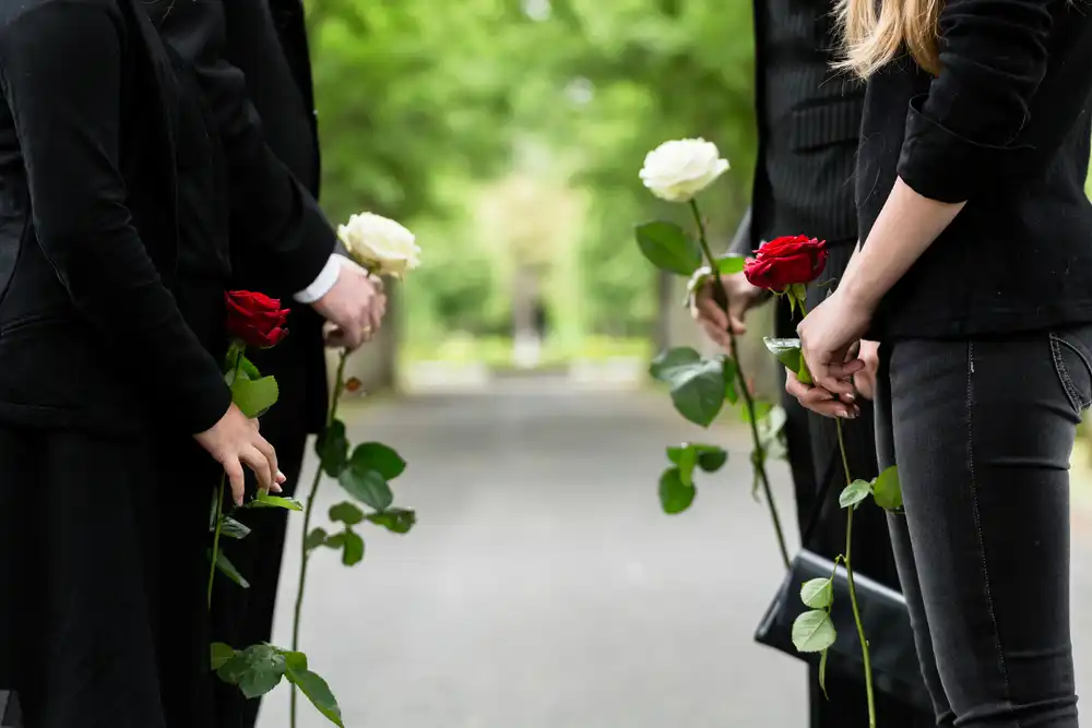 Jak se obléknout na pohřeb: co si vzít na sebe a čemu se vyhnout? 16 shutterstock 503645788