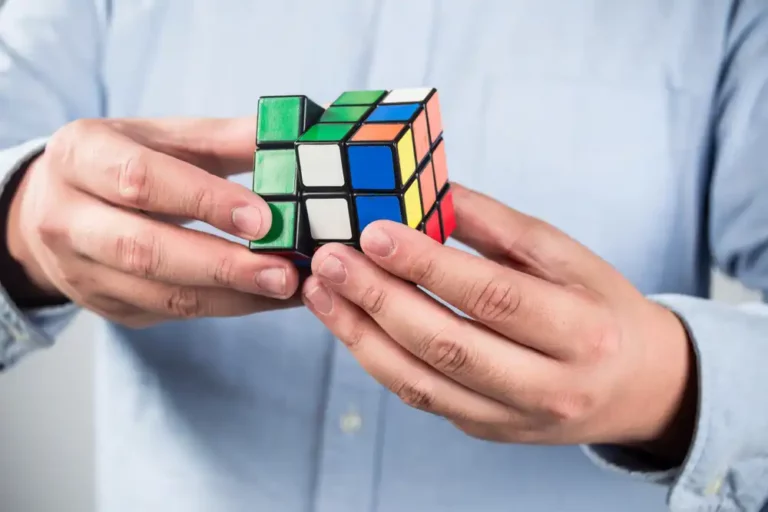 Podrobný návod, jak poskládat Rubikovu kostku